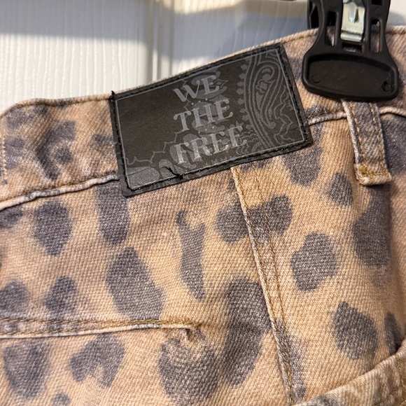 NWOT WE THE FREE Free People Good Luck Mid Ruse Barrel Jeans leopard animal 31 - Picture 7 of 10